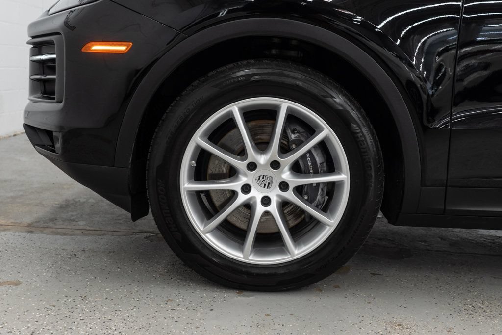Used 2024 Porsche Cayenne AWD/4WD image 37