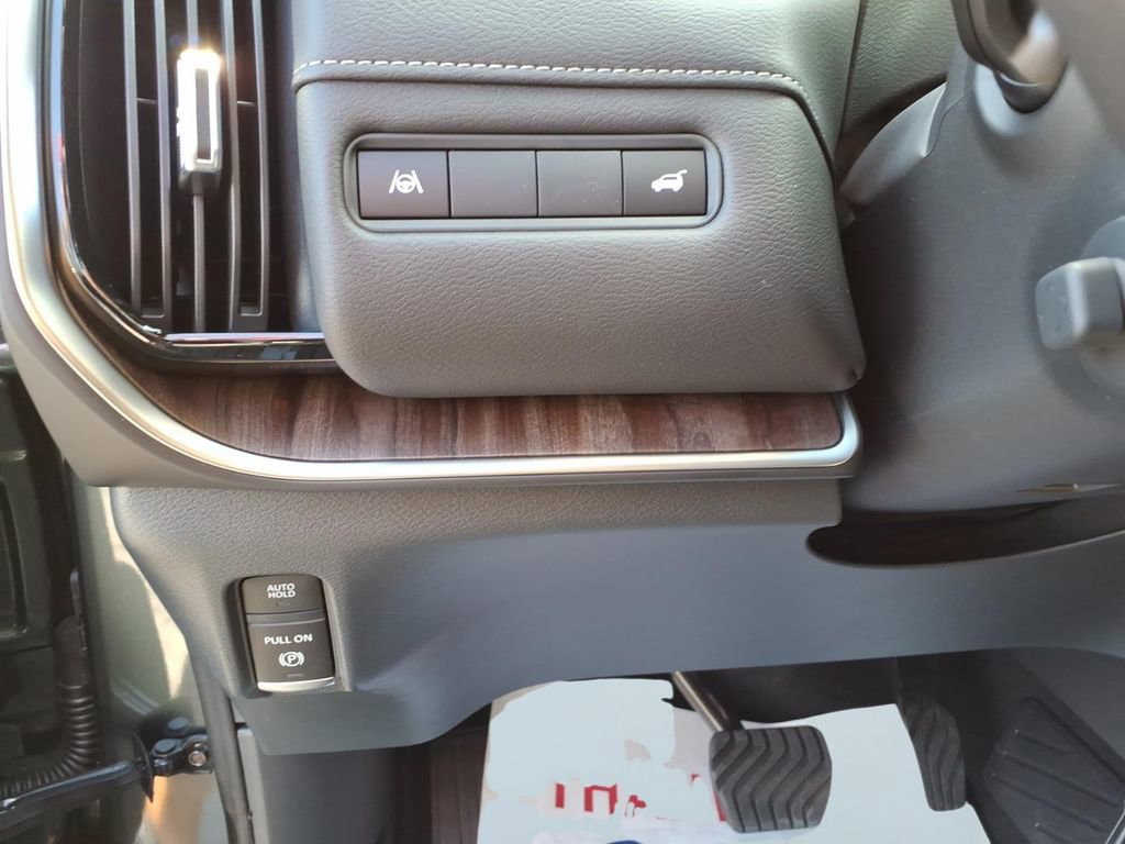 New 2026 Nissan Armada SL w/ Captain's Chari Seat Package image 17