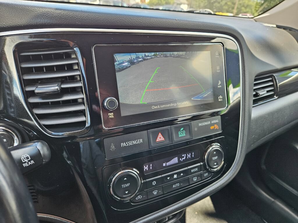 Used 2018 Mitsubishi Outlander SEL AWD/4WD image 30