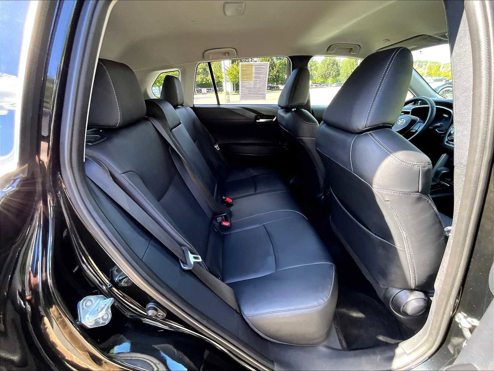 Used 2025 Toyota Corolla Cross XLE image 16