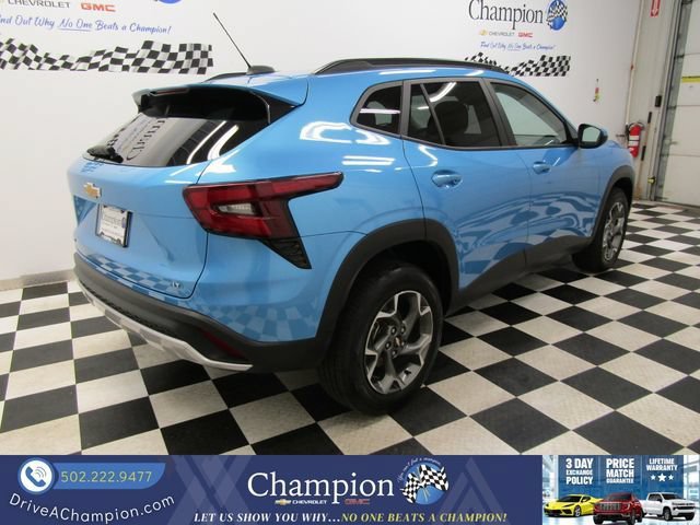 Used 2025 Chevrolet Trax LT FWD image 9