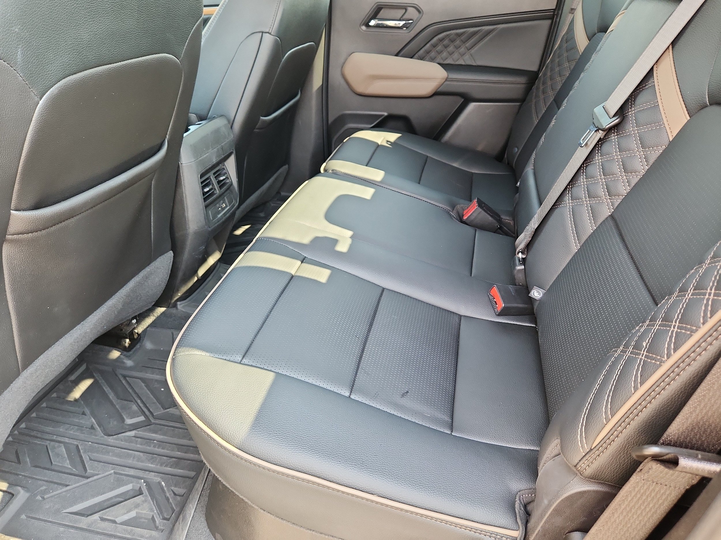 Used 2023 GMC Canyon Denali w/ Denali Black Edition AWD/4WD image 11