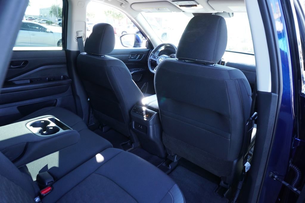 Certified 2025 Nissan Pathfinder SV image 11