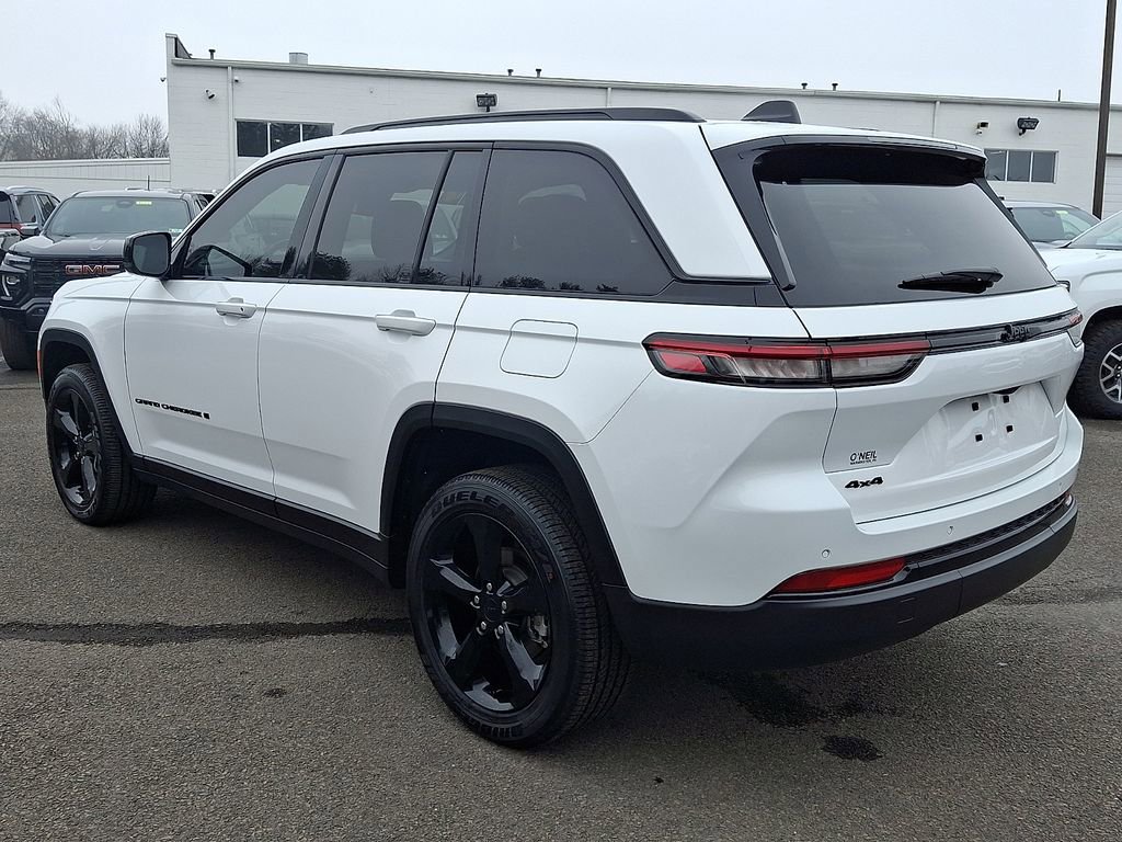 Used 2024 Jeep Grand Cherokee Altitude image 4
