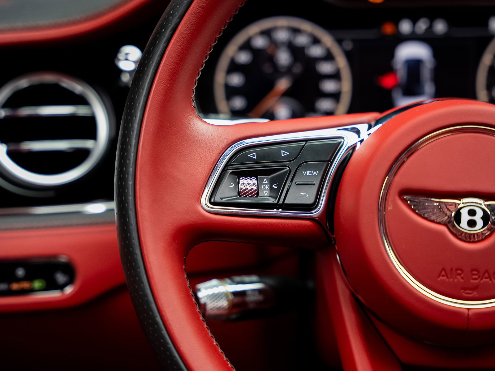 Used 2022 Bentley Flying Spur V8 image 44