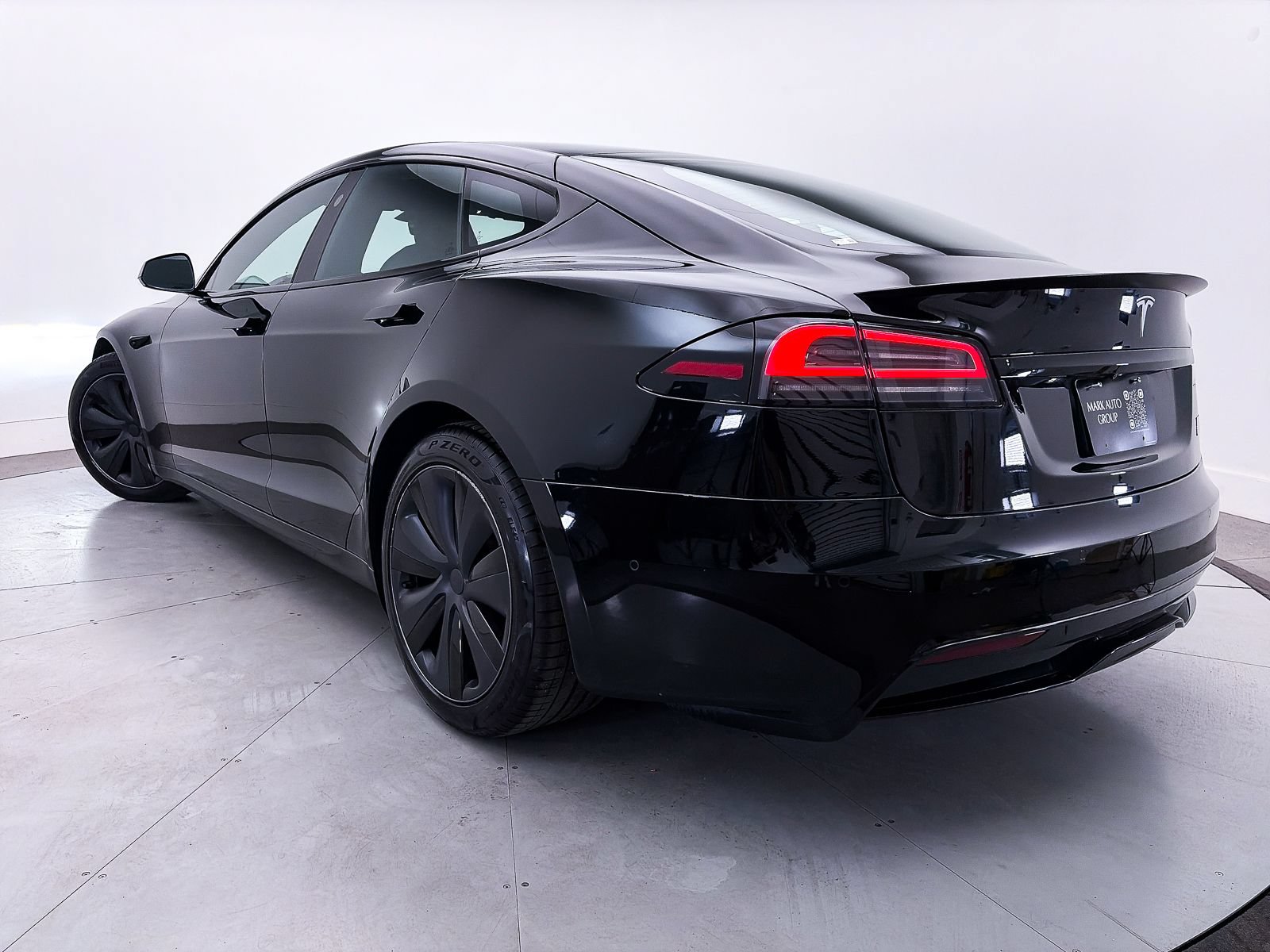 Used 2022 Tesla Model S Plaid AWD/4WD image 2