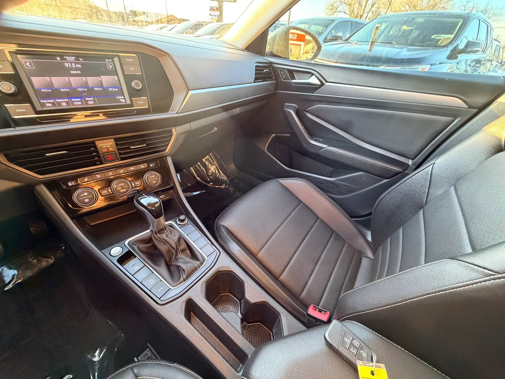 Used 2023 Volkswagen Jetta SE image 17