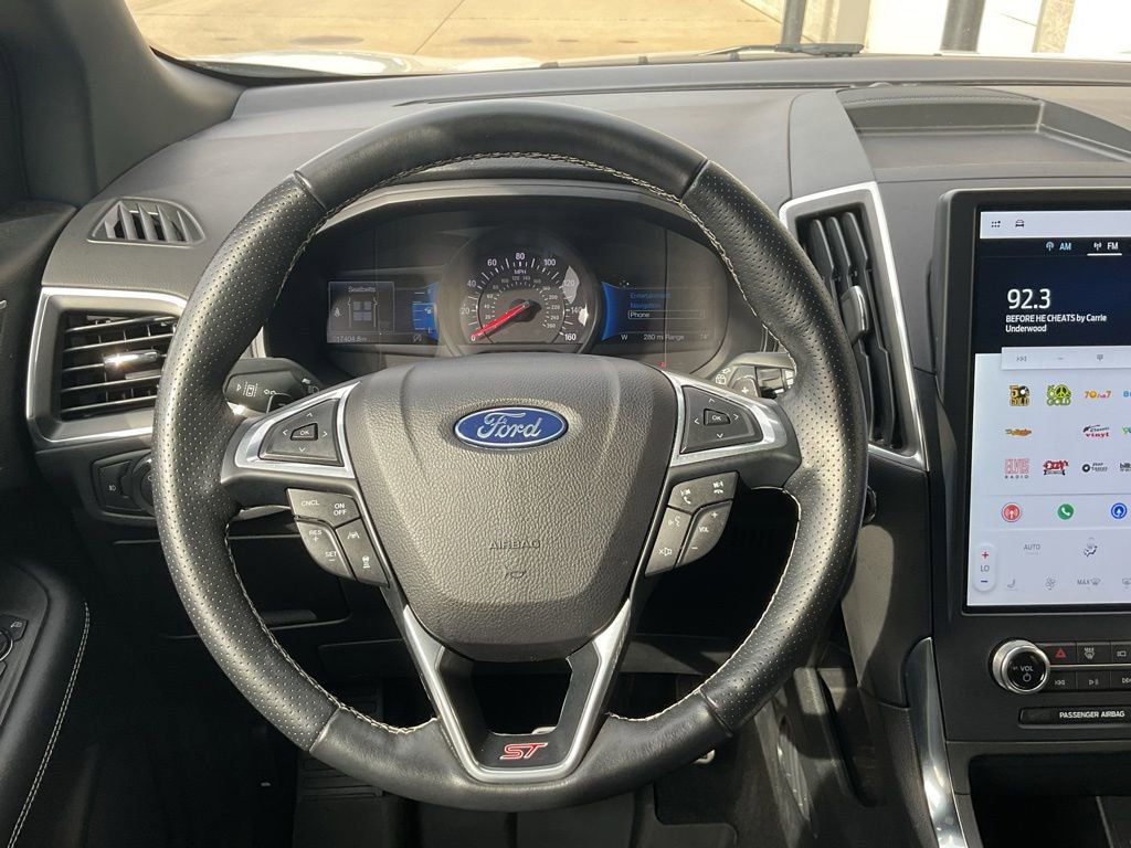 Used 2022 Ford Edge ST image 12
