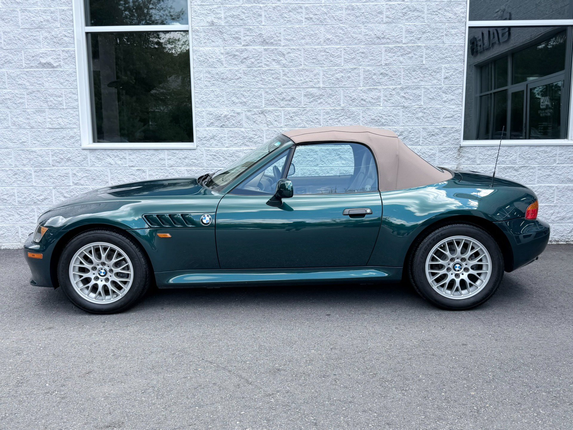 Used 1999 BMW Z3 2.5i RWD image 6