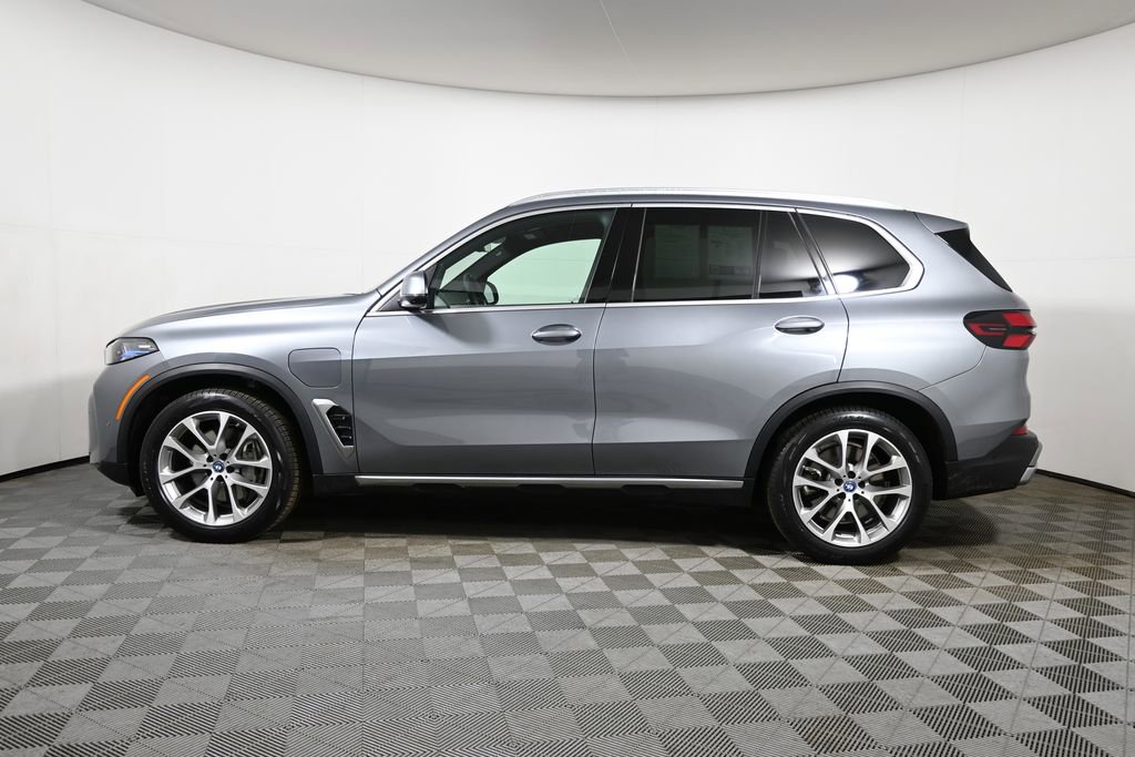 Certified 2024 BMW X5 xDrive50e w/ Premium Package image 2
