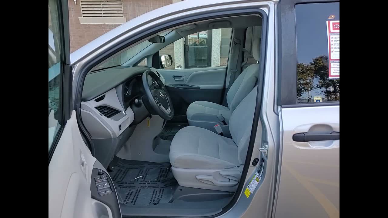 Used 2020 Toyota Sienna L image 18