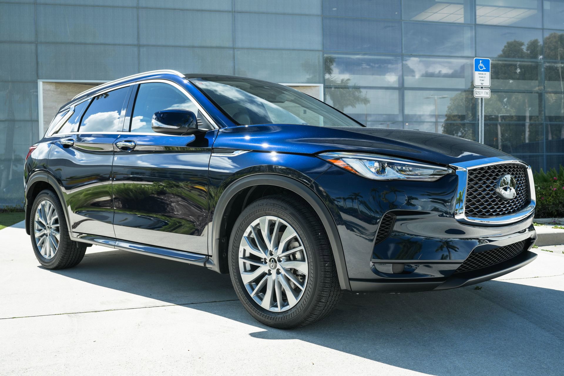 Used 2025 INFINITI QX50 Luxe image 2
