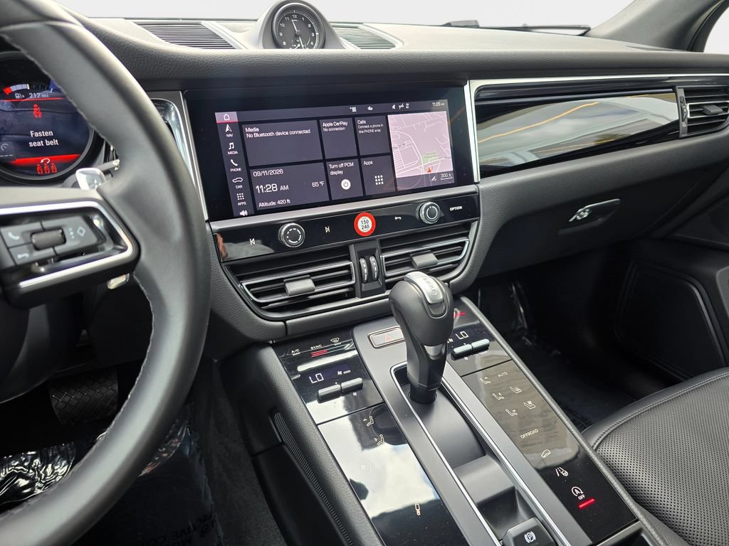 Used 2023 Porsche Macan AWD/4WD image 22
