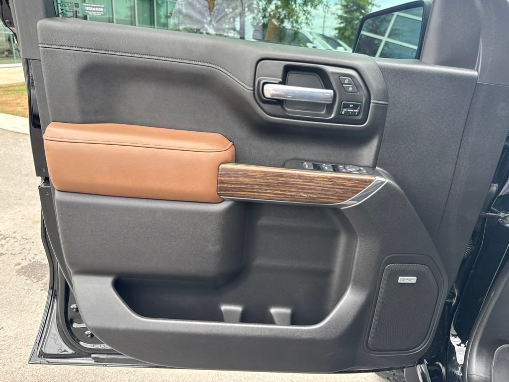 Used 2020 Chevrolet Silverado 1500 High Country w/ Technology Package AWD/4WD image 9