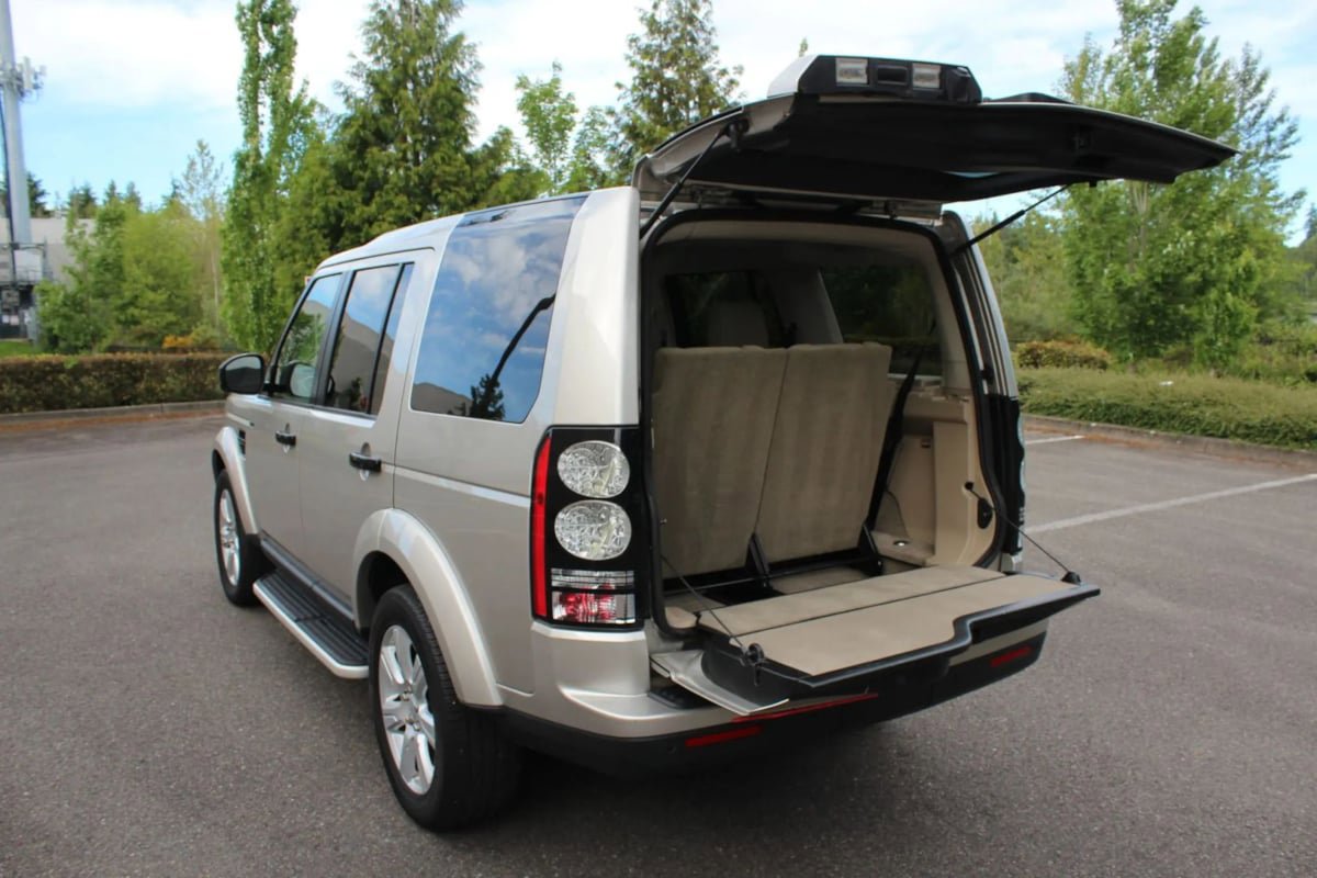 Used 2016 Land Rover LR4 HSE AWD/4WD image 25