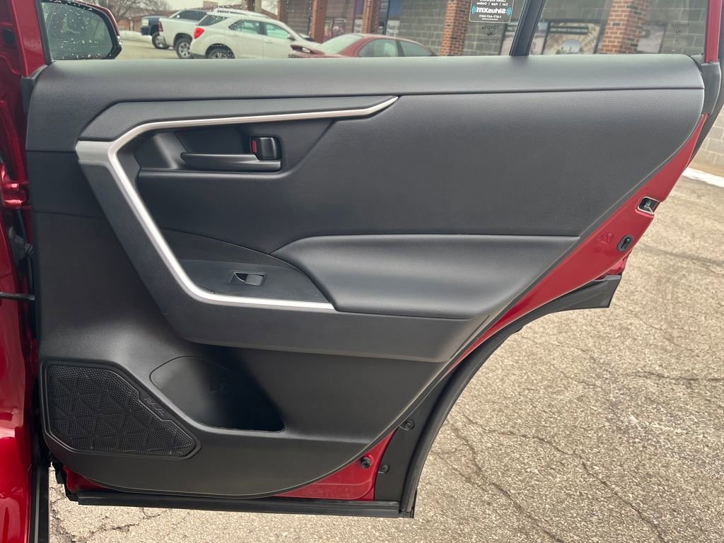 Used 2022 Toyota RAV4 LE image 28