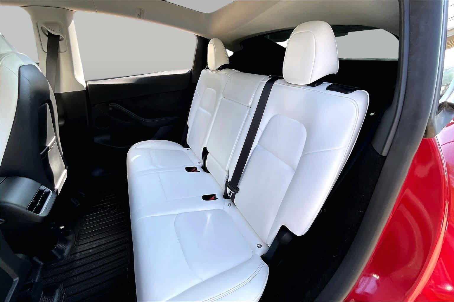 Used 2024 Tesla Model Y 2WD image 19