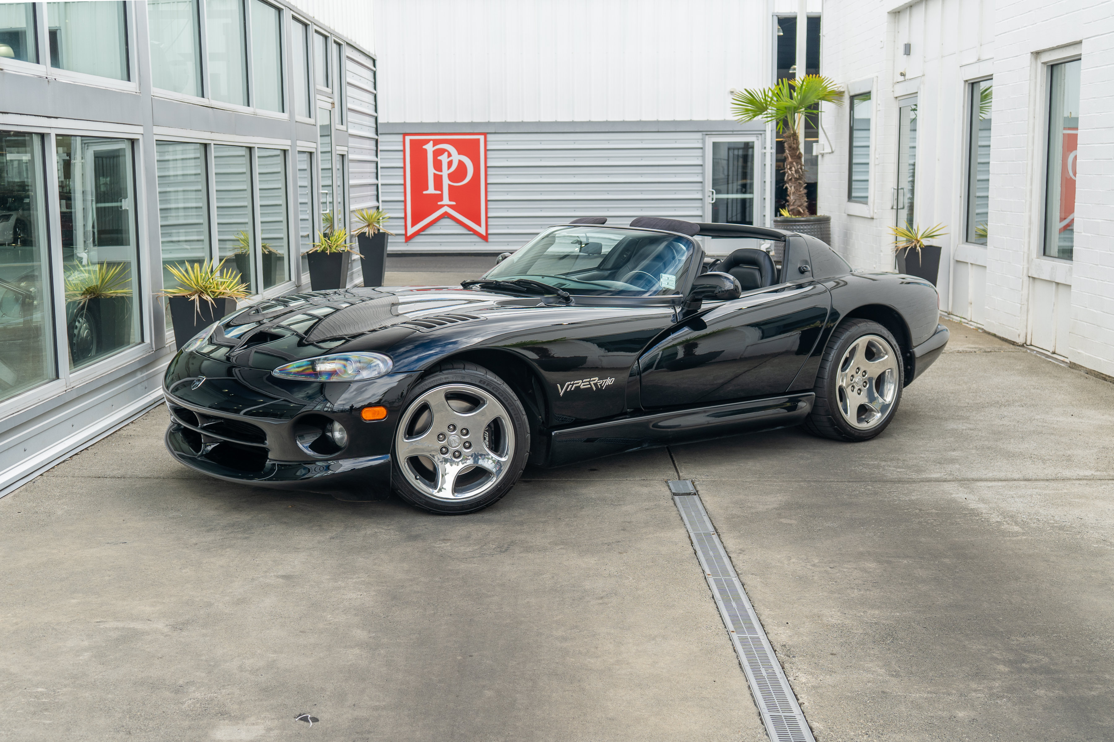 Used 2000 Dodge Viper RT/10 RWD image 2