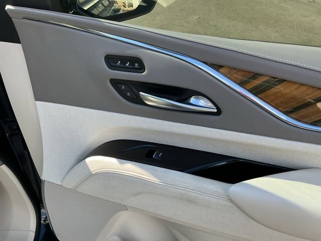 Used 2021 Cadillac Escalade Premium Luxury Platinum AWD/4WD image 23