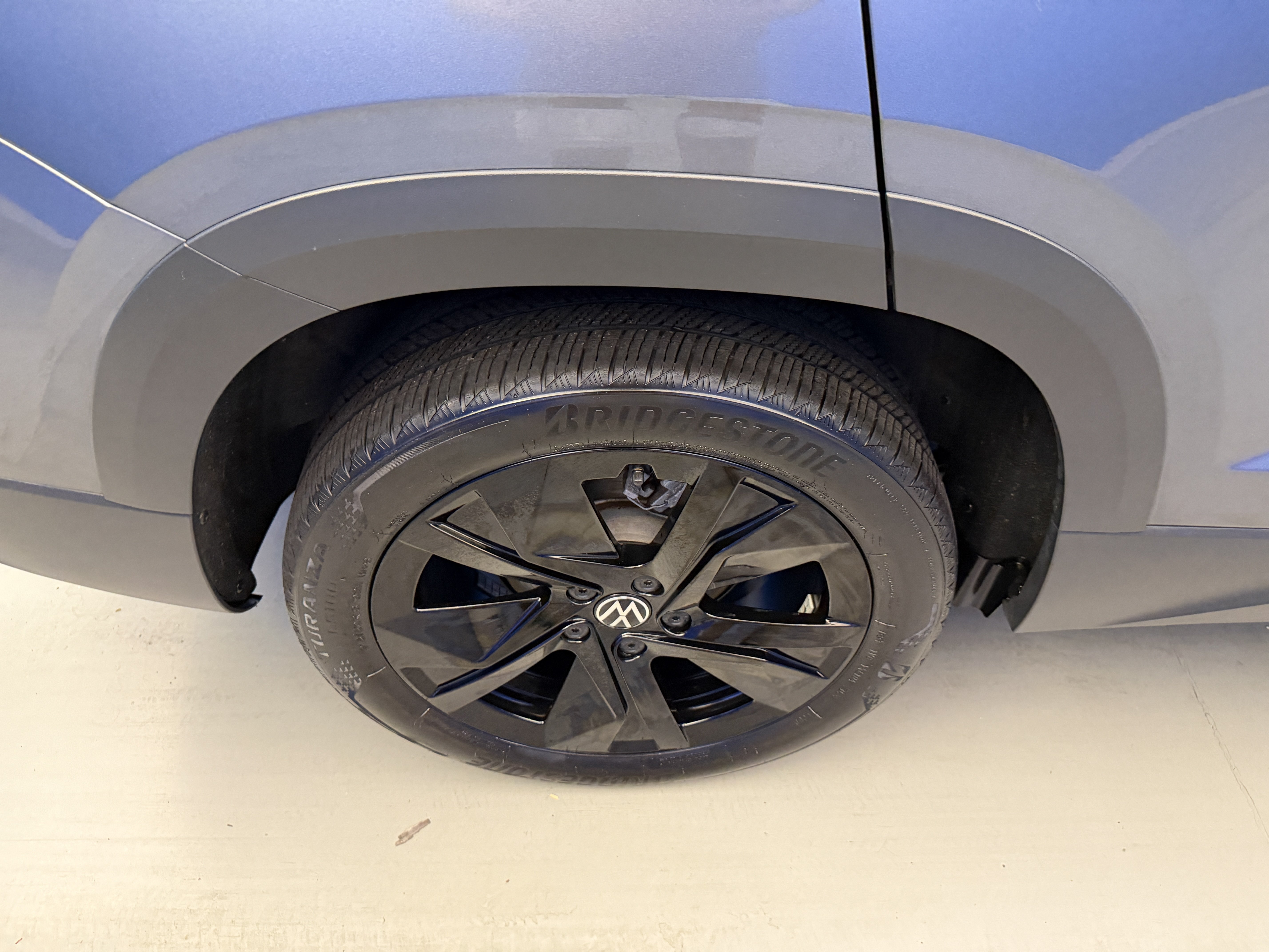 Certified 2025 Volkswagen Taos SE w/ Panoramic Sunroof Package FWD image 8