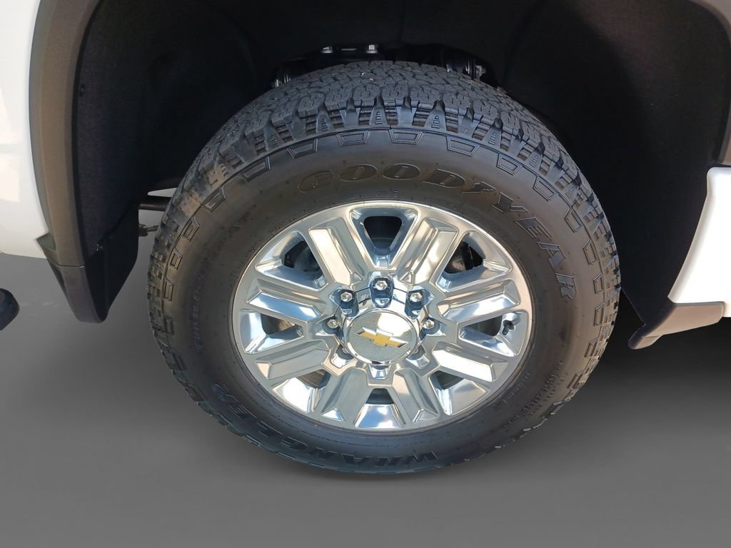 Used 2024 Chevrolet Silverado 2500 High Country w/ High Country Premium Package AWD/4WD image 16