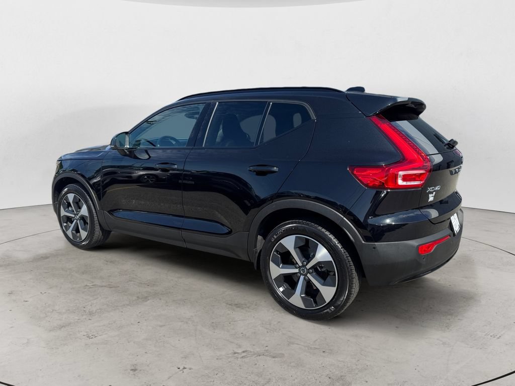 Used 2026 Volvo XC40 B5 Plus AWD/4WD image 4