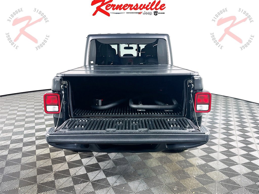 Used 2023 Jeep Gladiator Sport image 29