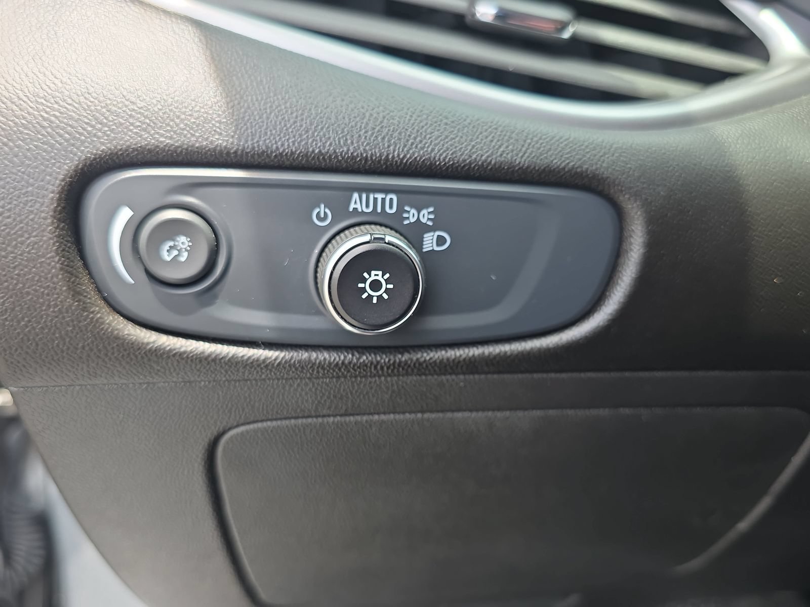 Used 2024 Chevrolet Malibu LT FWD image 25