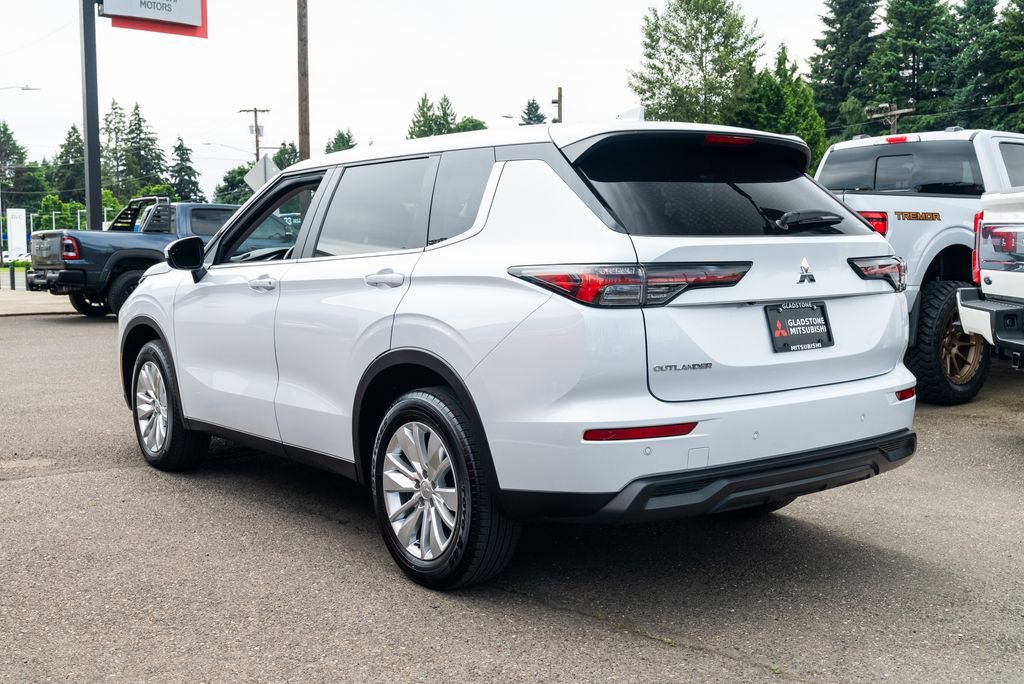 Used 2025 Mitsubishi Outlander ES AWD/4WD image 4