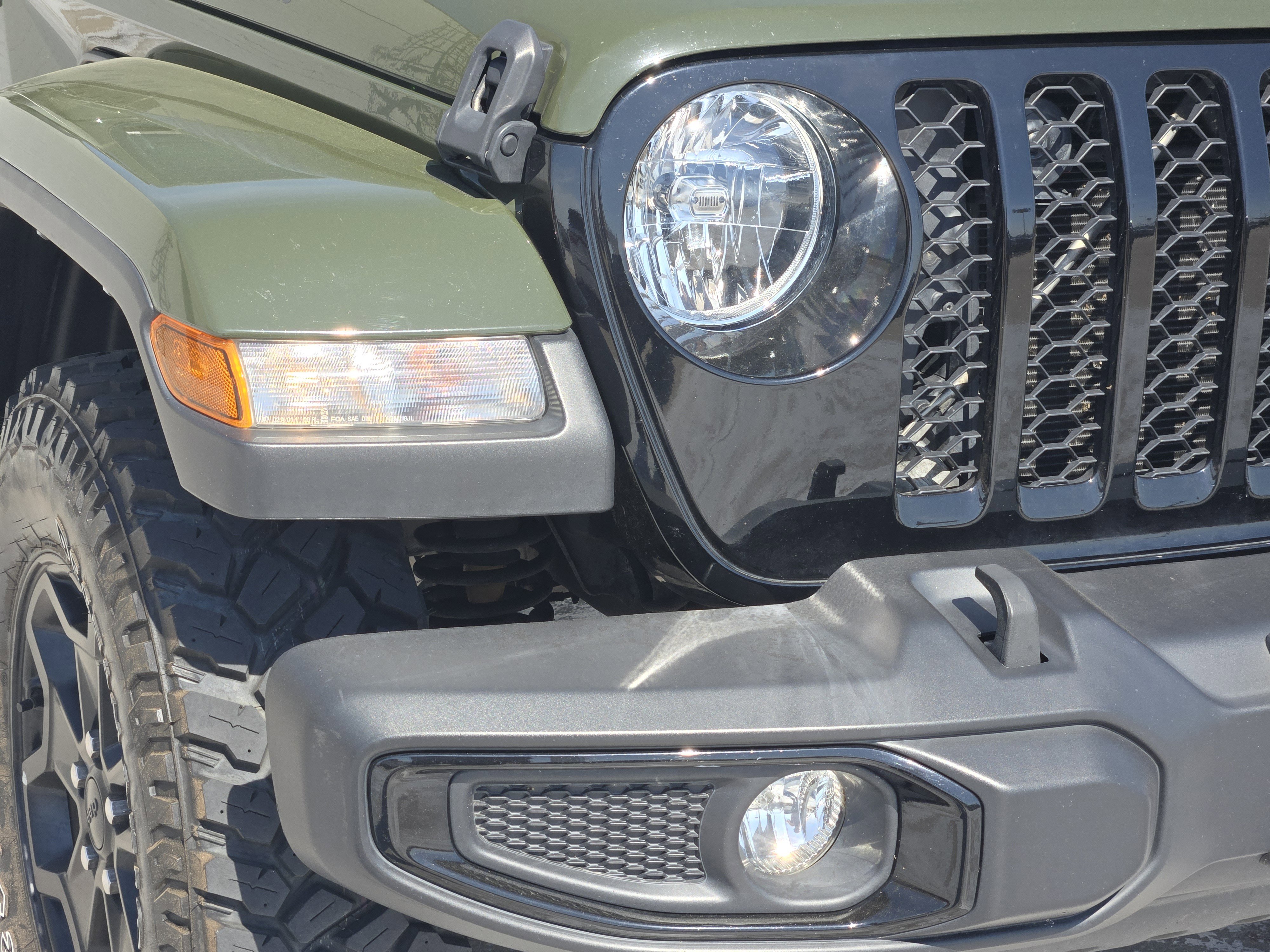 Used 2022 Jeep Gladiator Willys image 10