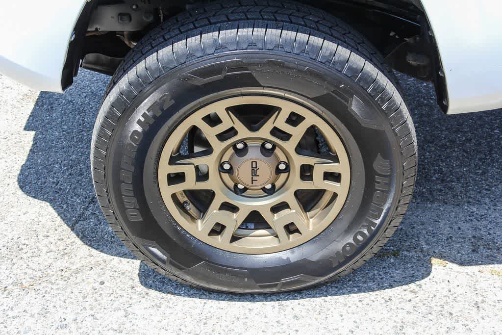 Used 2021 Toyota Tacoma SR AWD/4WD image 9