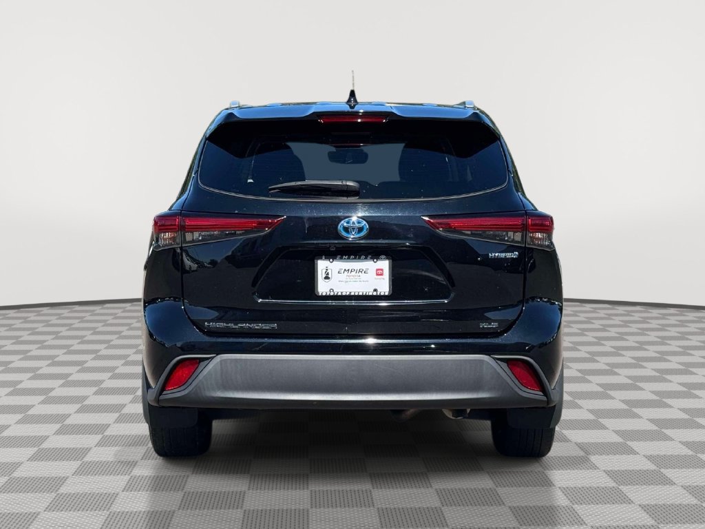 Used 2023 Toyota Highlander XLE AWD/4WD image 6