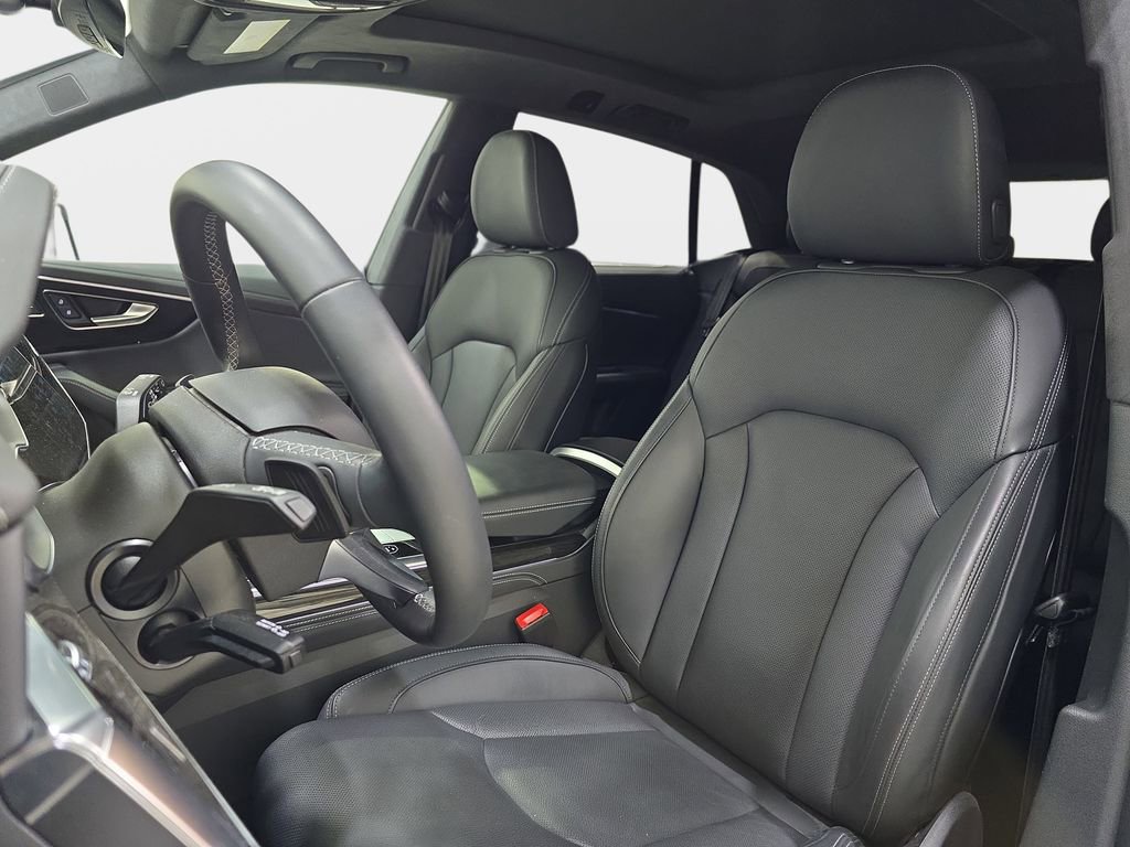 Used 2025 Audi Q8 Prestige w/ Prestige Package image 16