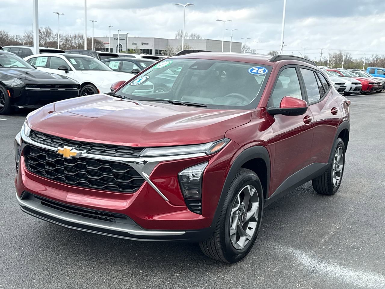 Used 2025 Chevrolet Trax LT w/ LT Convenience Package image 7