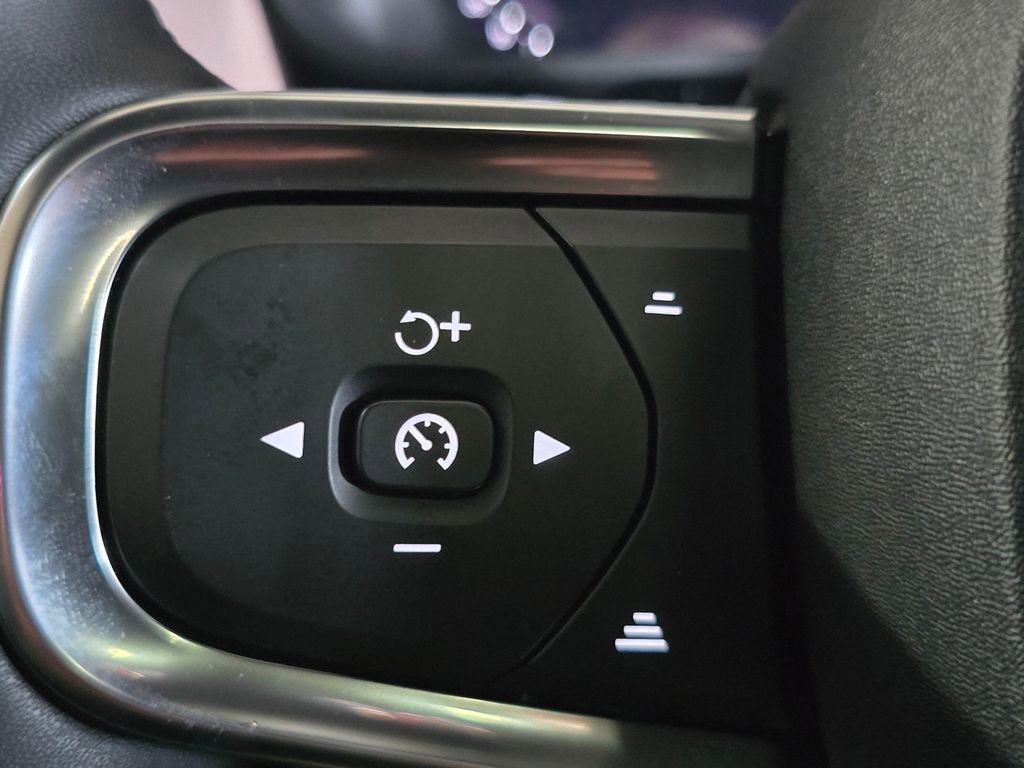 Certified 2023 Volvo C40 P8 Recharge Ultimate image 32