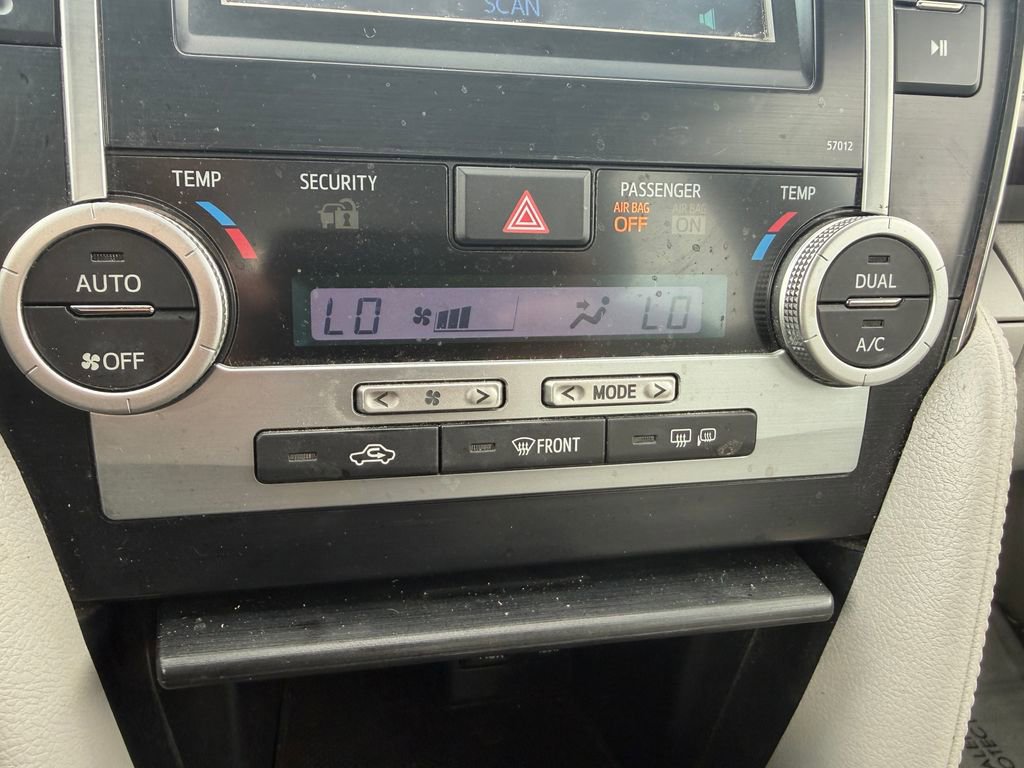 Used 2012 Toyota Camry XLE w/ Leather Pkg FWD image 23