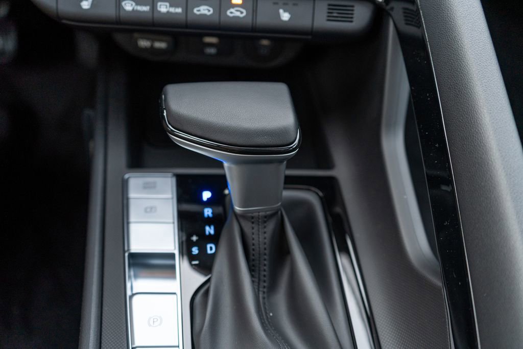 New 2025 Hyundai Elantra Limited image 28