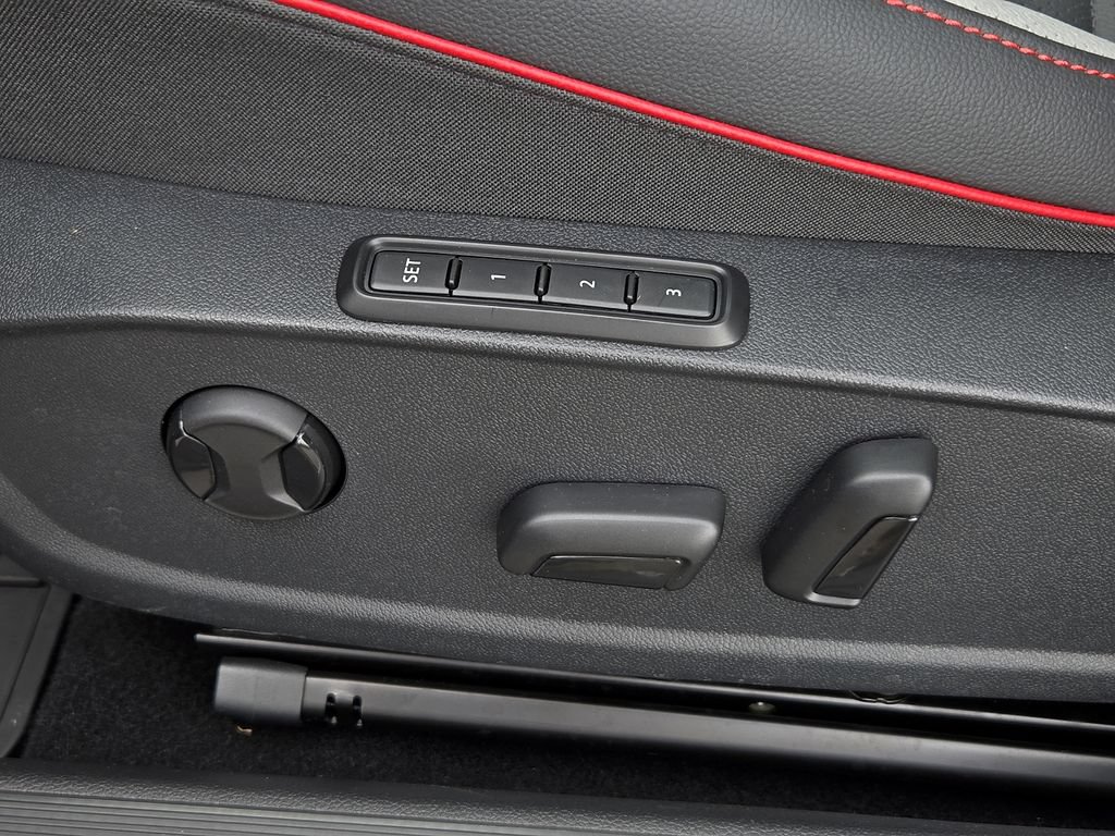 Certified 2025 Volkswagen GTI SE FWD image 30