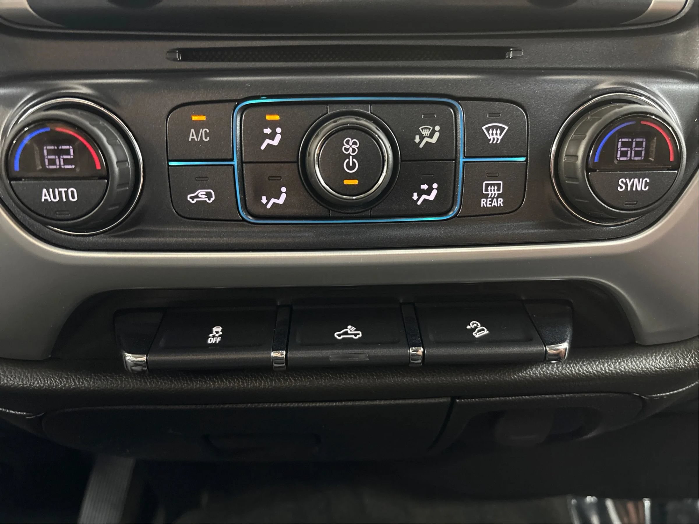 Used 2018 GMC Sierra 1500 SLE w/ SLE Value Package AWD/4WD image 36