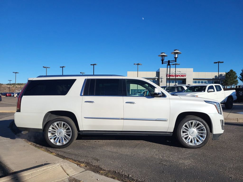 Used 2020 Cadillac Escalade ESV Platinum image 3