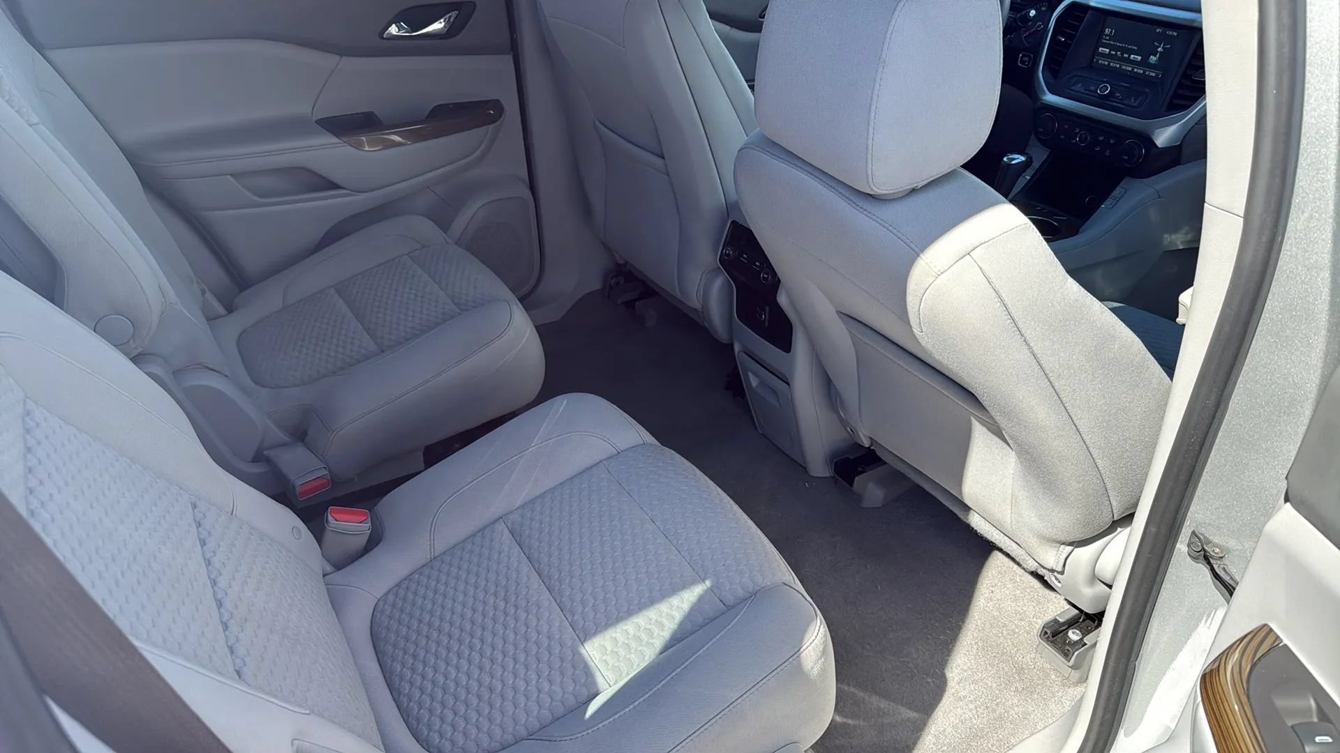 Used 2018 GMC Acadia SLE AWD/4WD image 14
