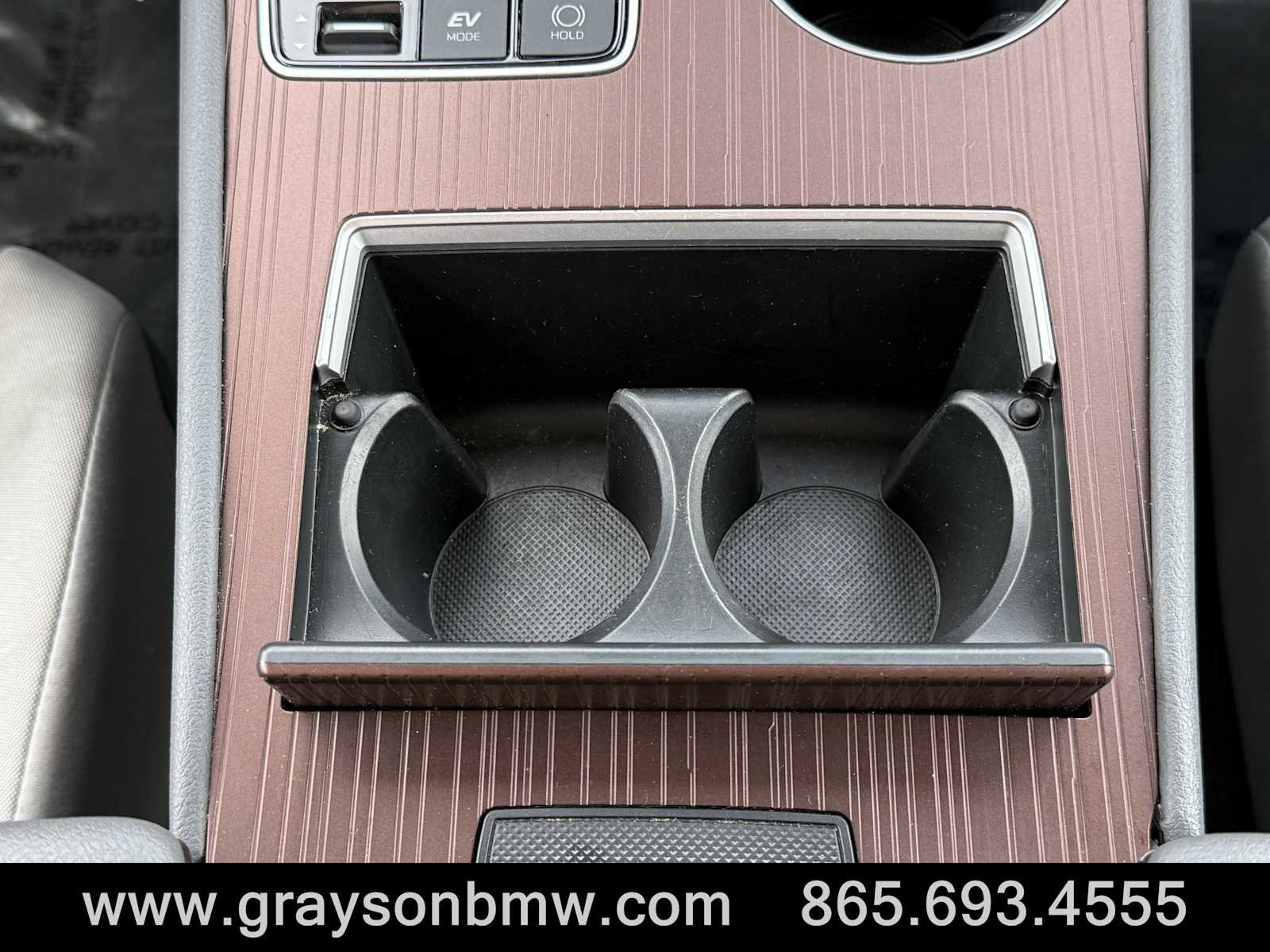 Used 2024 Toyota Sienna LE FWD image 35