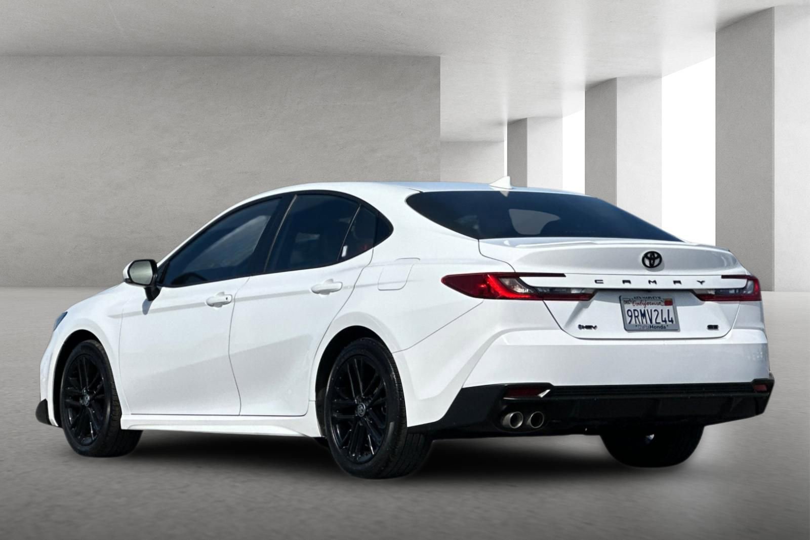 Used 2025 Toyota Camry SE FWD image 6