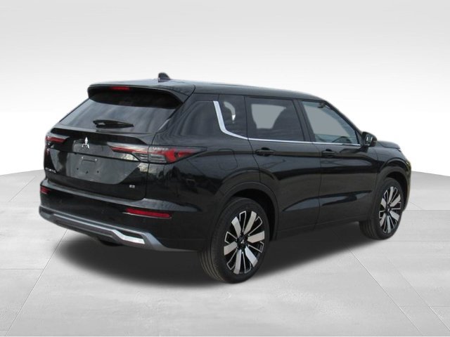 New 2026 Mitsubishi Outlander SE FWD image 3