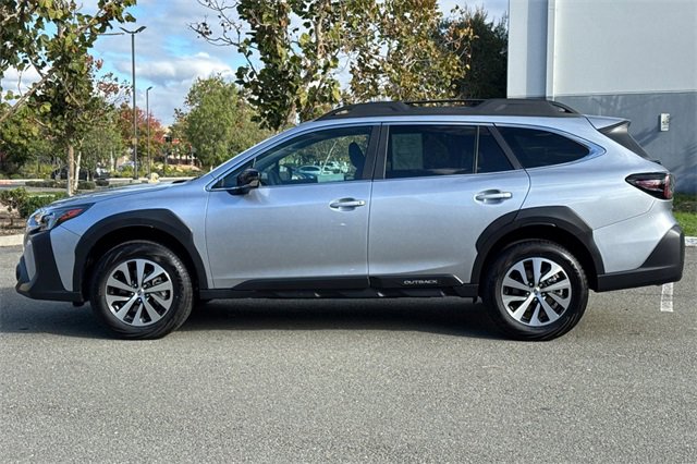 Used 2025 Subaru Outback Premium w/ Popular Package #1A image 7