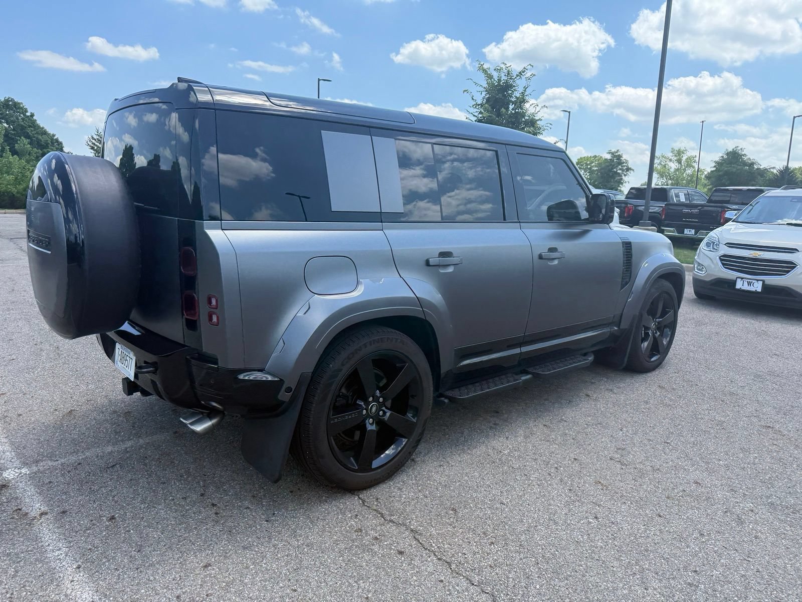 Used 2025 Land Rover Defender 110 X-Dynamic SE AWD/4WD image 5