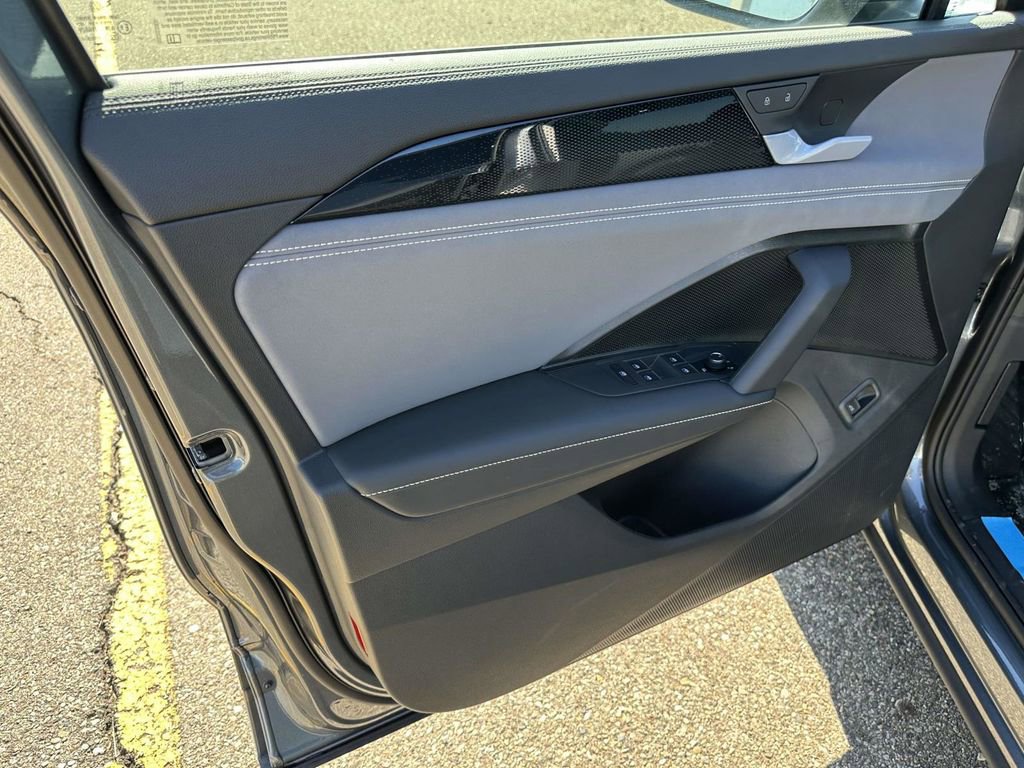 New 2025 Volkswagen Tiguan SE image 14