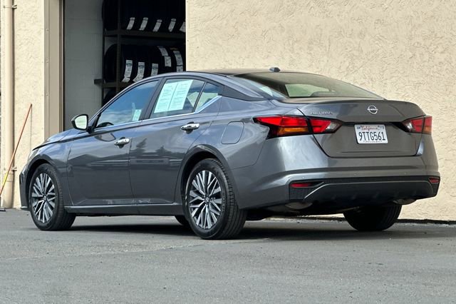 Used 2025 Nissan Altima 2.5 SV FWD image 9