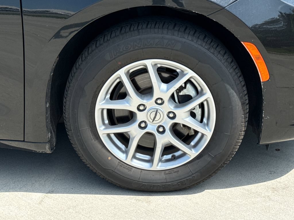 Used 2023 Chrysler Pacifica Touring-L FWD image 11