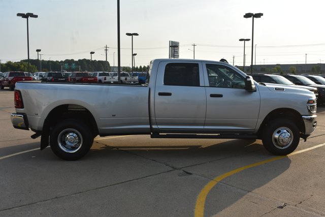 New 2026 RAM 3500 Tradesman AWD/4WD image 4